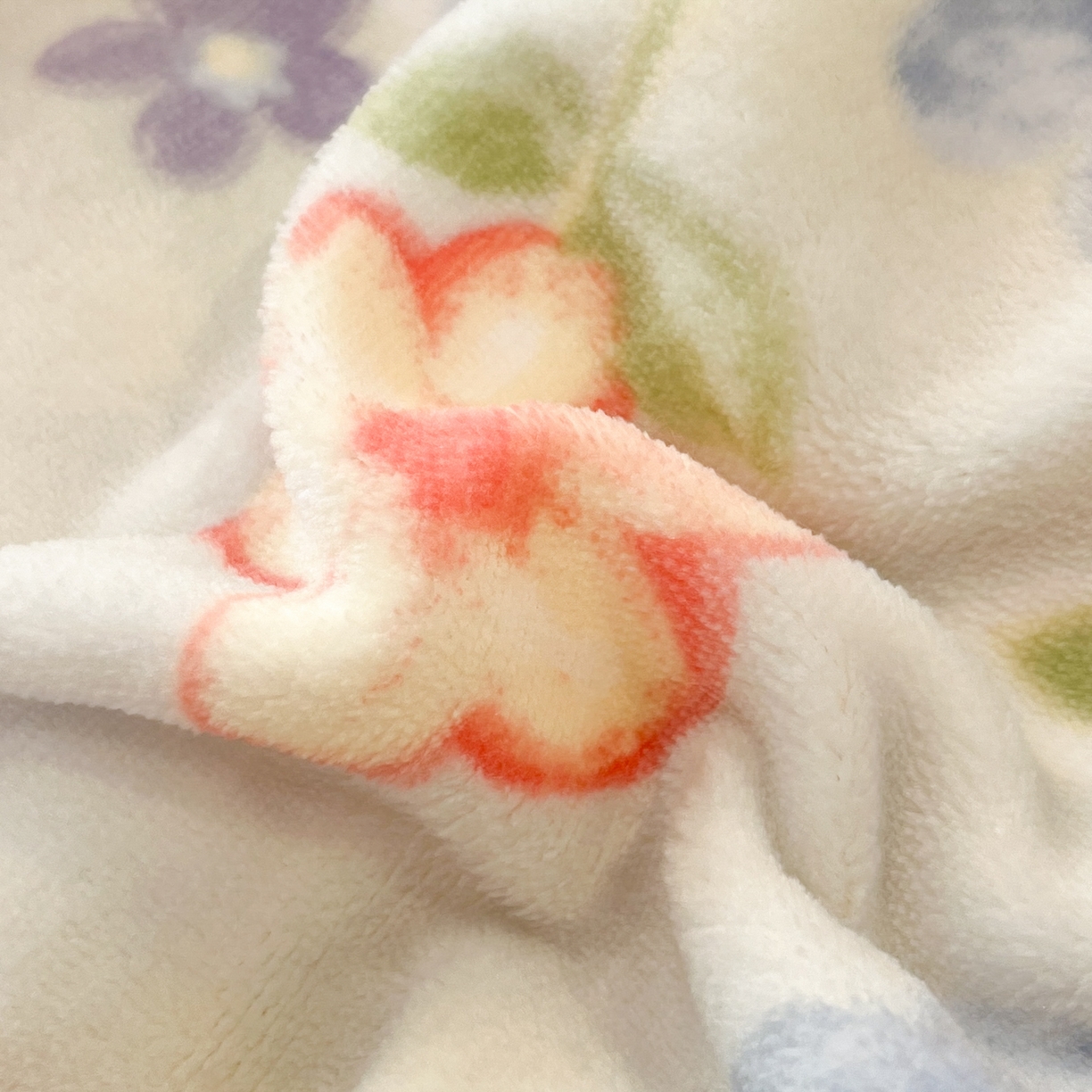 91家纺网 家纺一手货源 找家纺 金梦家居 2025新款高克重牛奶绒床盖四件套 缤纷花语