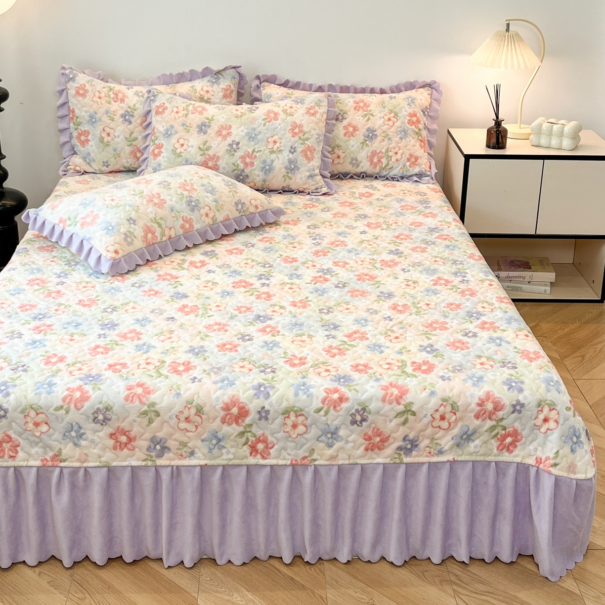 91家纺网 家纺一手货源 找家纺 金梦家居 2025新款高克重牛奶绒床盖四件套 缤纷花语