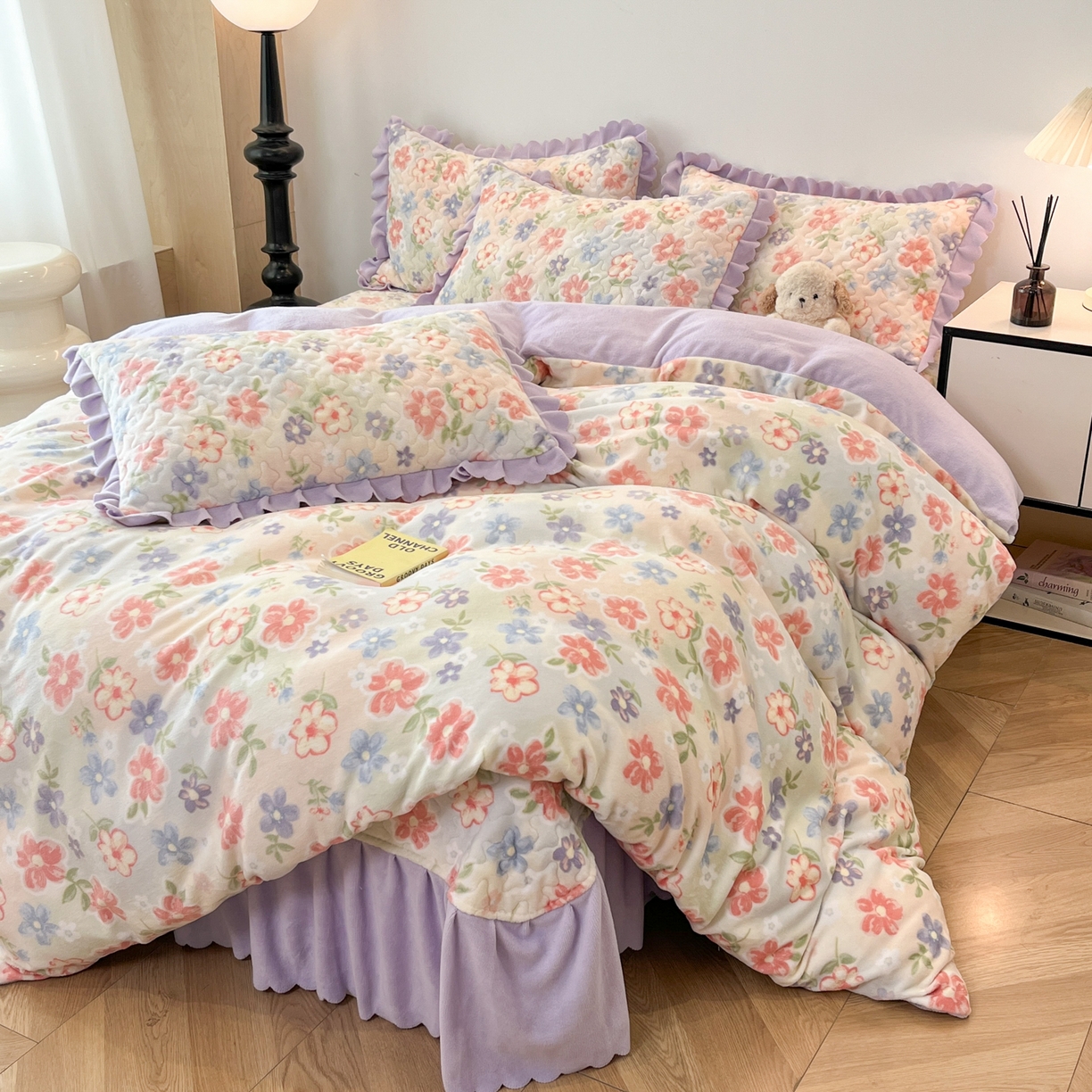 91家纺网 家纺一手货源 找家纺 金梦家居 2025新款高克重牛奶绒床盖四件套 缤纷花语