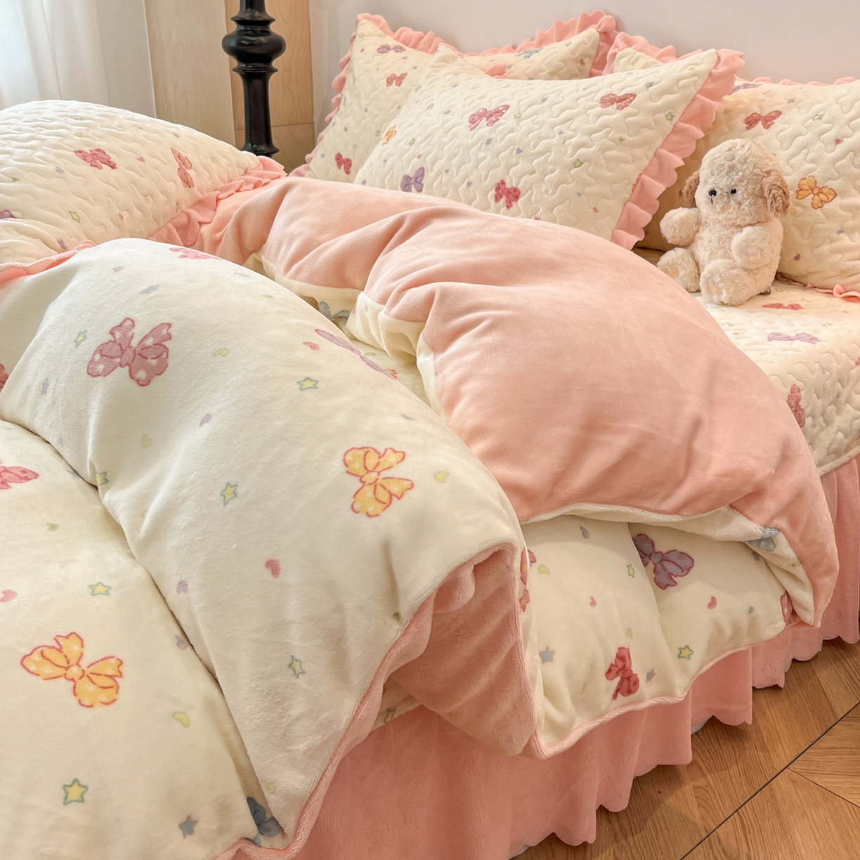 91家纺网 家纺一手货源 找家纺 金梦家居 2025新款高克重牛奶绒床盖四件套 蝴蝶星空