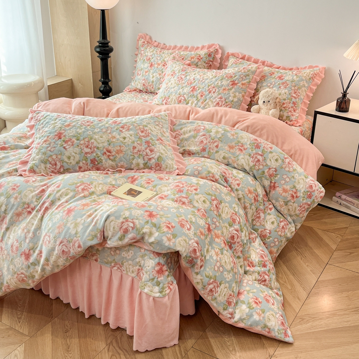 91家纺网 家纺一手货源 找家纺 金梦家居 2025新款高克重牛奶绒床盖四件套 花开富贵