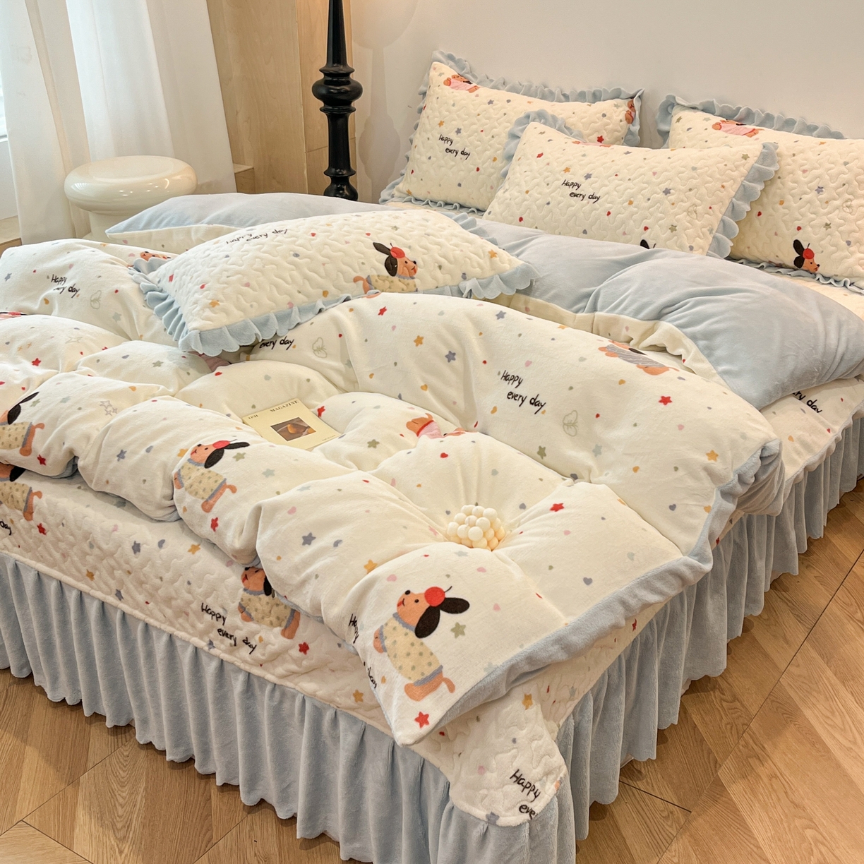 91家纺网 家纺一手货源 找家纺 金梦家居 2025新款高克重牛奶绒床盖四件套 可爱狗狗