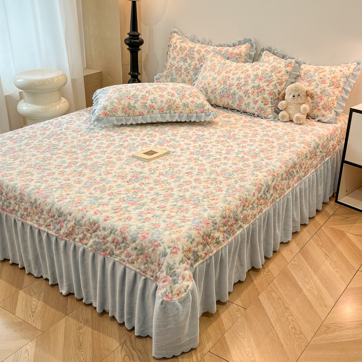 91家纺网 家纺一手货源 找家纺 金梦家居 2025新款高克重牛奶绒床盖四件套 蔷薇花开