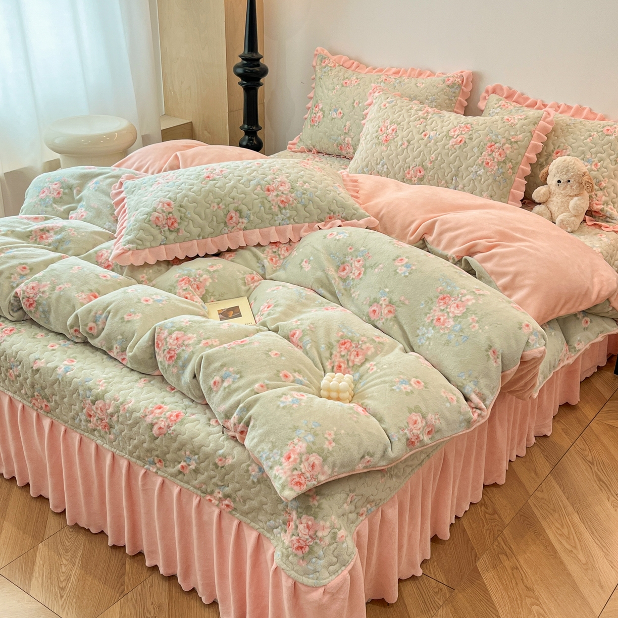 91家纺网 家纺一手货源 找家纺 金梦家居 2025新款高克重牛奶绒床盖四件套 田园花语