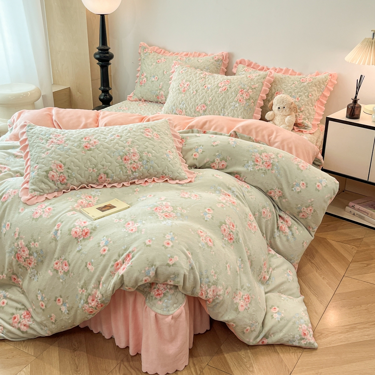 91家纺网 家纺一手货源 找家纺 金梦家居 2025新款高克重牛奶绒床盖四件套 田园花语