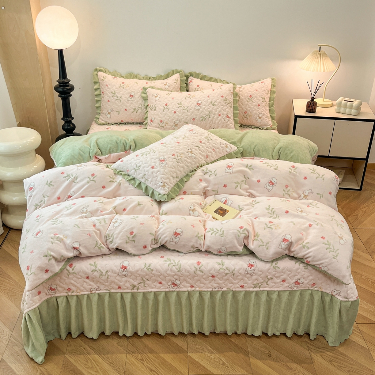 金梦家居 2025新款高克重牛奶绒床盖四件套 兔子丛林