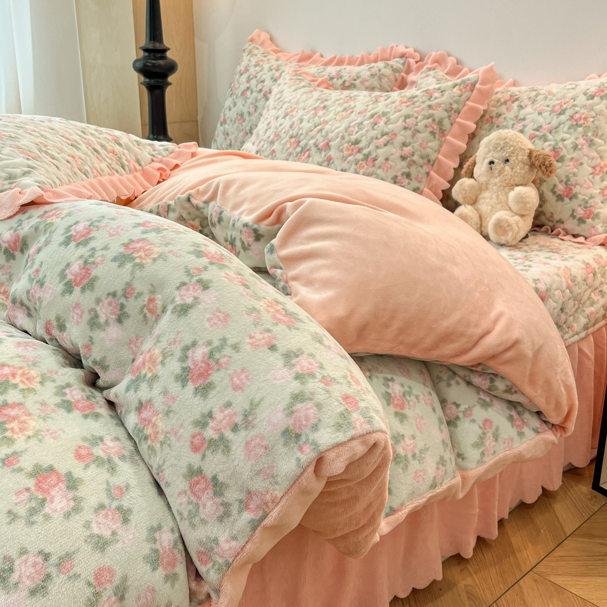 91家纺网 家纺一手货源 找家纺 金梦家居 2025新款高克重牛奶绒床盖四件套 温馨花语