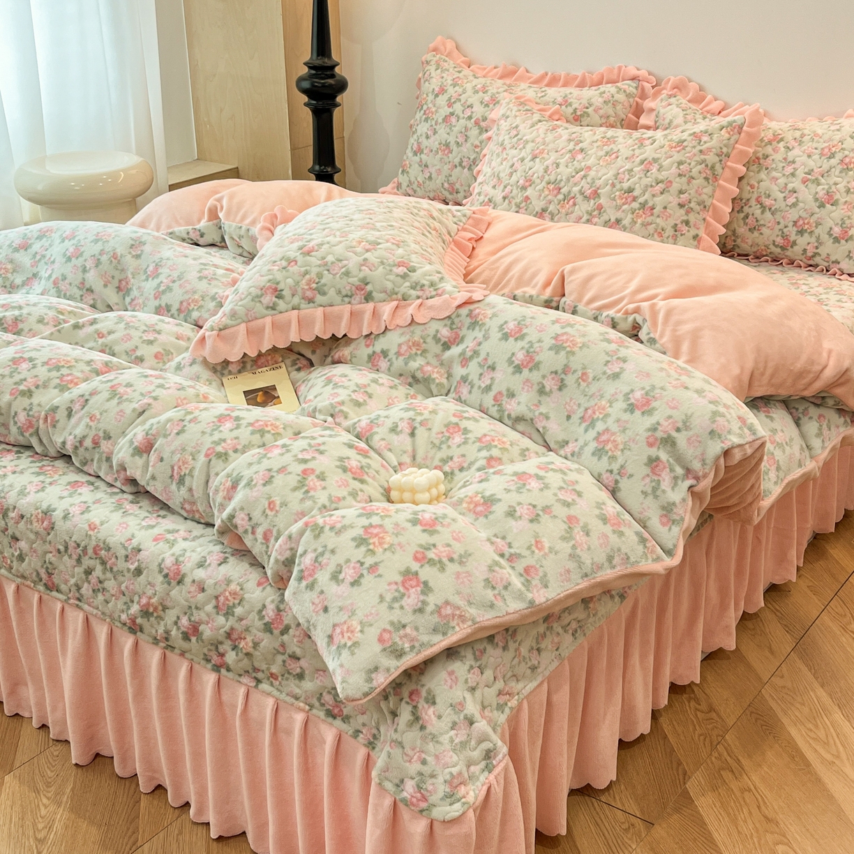 91家纺网 家纺一手货源 找家纺 金梦家居 2025新款高克重牛奶绒床盖四件套 温馨花语