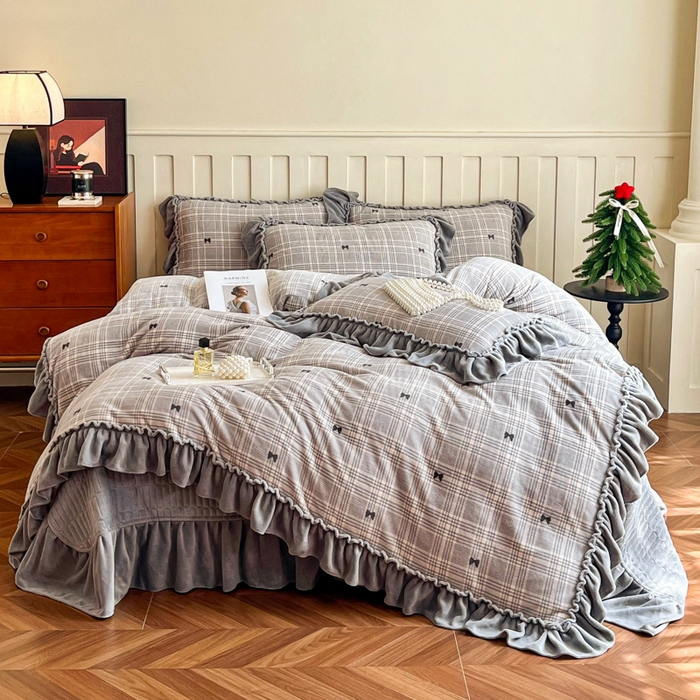 91家纺网 家纺一手货源 找家纺 尚美 2025新款法式复古风大花边绒床盖被套四件套（花边随机） 复古风格调灰