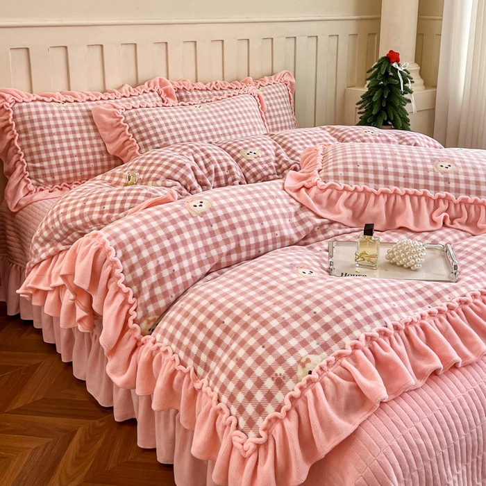 91家纺网 家纺一手货源 找家纺 尚美 2025新款法式复古风大花边绒床盖被套四件套（花边随机） 复古风绅士