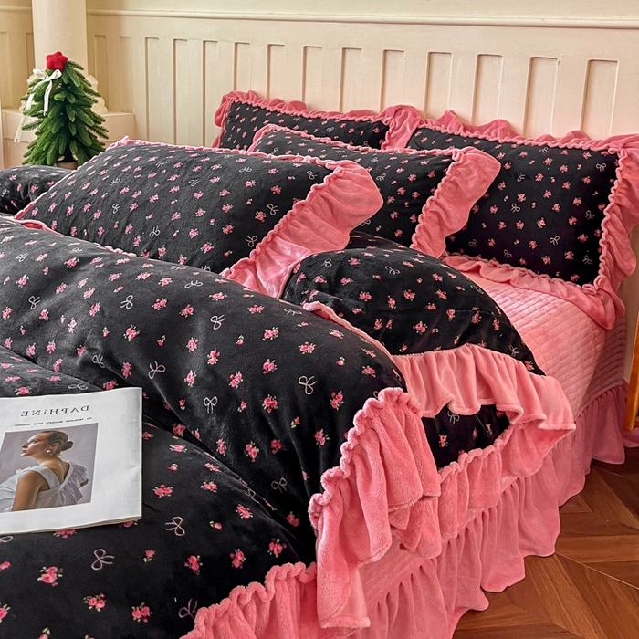 91家纺网 家纺一手货源 找家纺 尚美 2025新款法式复古风大花边绒床盖被套四件套（花边随机） 复古风野梅