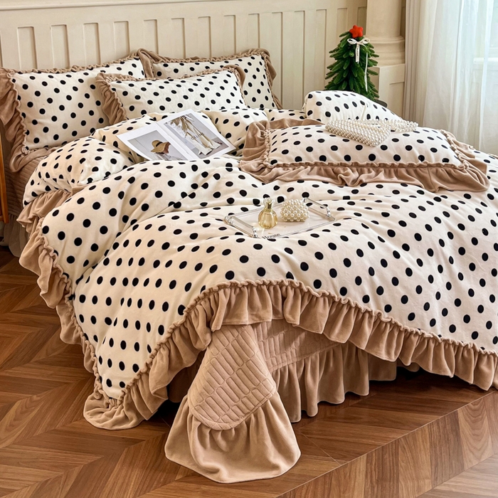 91家纺网 家纺一手货源 找家纺 尚美 2025新款法式复古风大花边绒床盖被套四件套（花边随机） 复古米圆点