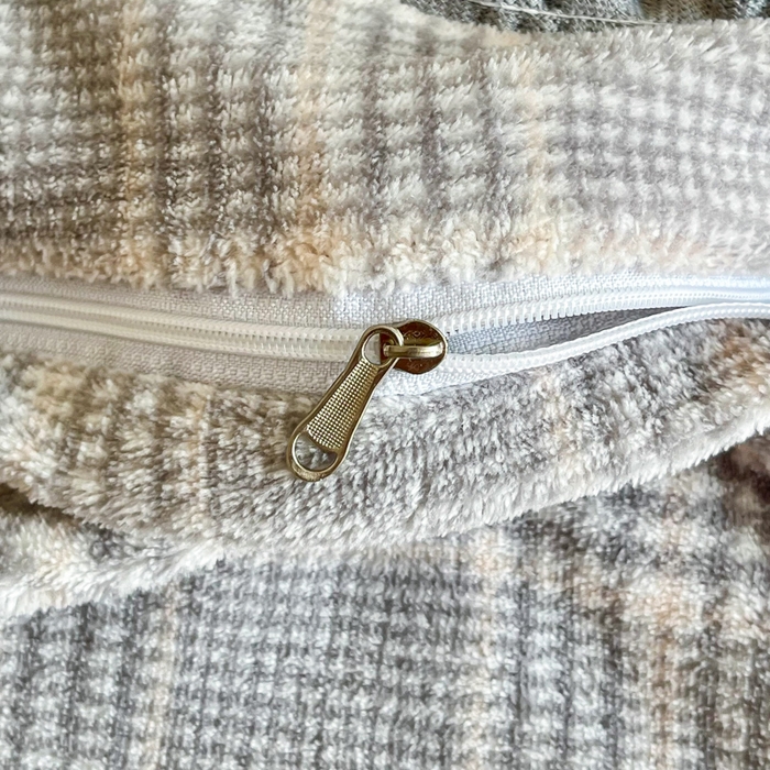 91家纺网 家纺一手货源 找家纺 尚美 2025新款法式复古风大花边绒床盖被套四件套（花边随机） 复古风格调灰