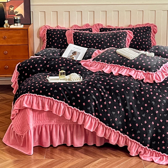 91家纺网 家纺一手货源 找家纺 尚美 2025新款法式复古风大花边绒床盖被套四件套（花边随机） 复古风野梅