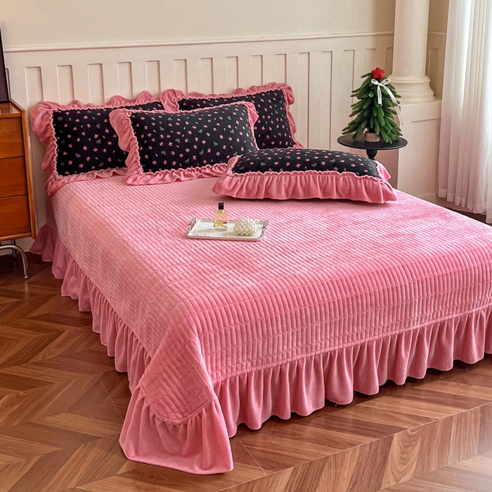 91家纺网 家纺一手货源 找家纺 尚美 2025新款法式复古风大花边绒床盖被套四件套（花边随机） 复古风野梅