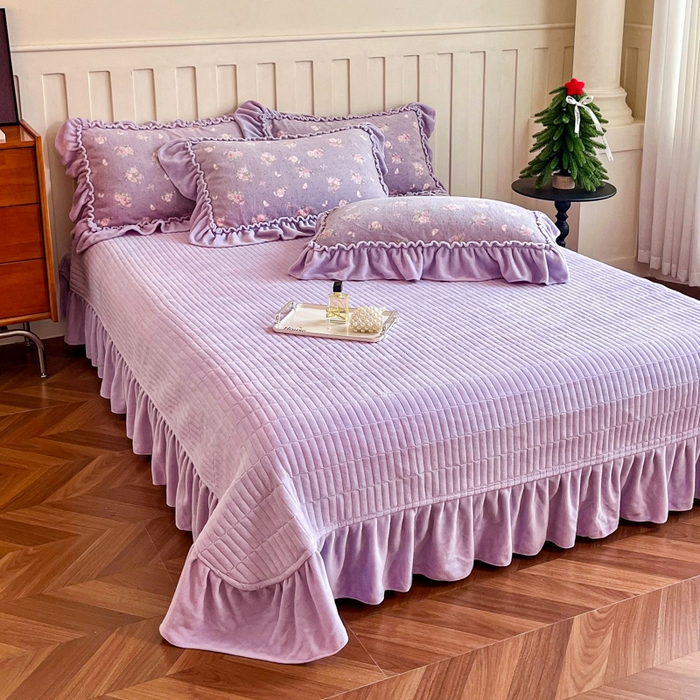 91家纺网 家纺一手货源 找家纺 尚美 2025新款法式复古风大花边绒床盖被套四件套（花边随机） 复古风紫庄园