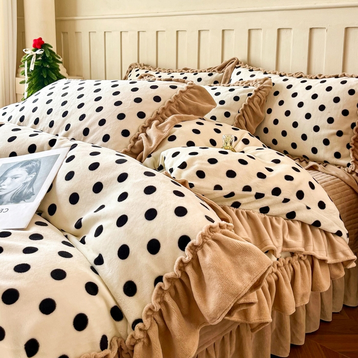 91家纺网 家纺一手货源 找家纺 尚美 2025新款法式复古风大花边绒床盖被套四件套（花边随机） 复古米圆点