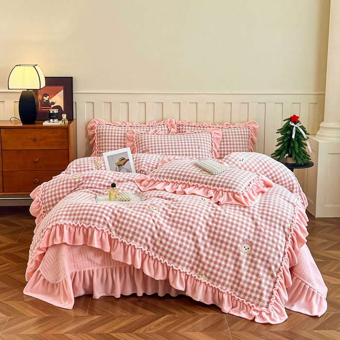 91家纺网 家纺一手货源 找家纺 尚美 2025新款法式复古风大花边绒床盖被套四件套（花边随机） 复古风绅士