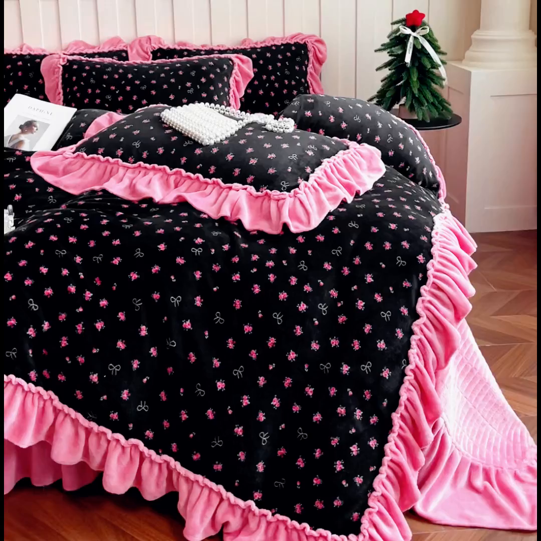 91家纺网 家纺一手货源 找家纺 尚美 2025新款法式复古风大花边绒床盖被套四件套（花边随机） 复古风野梅