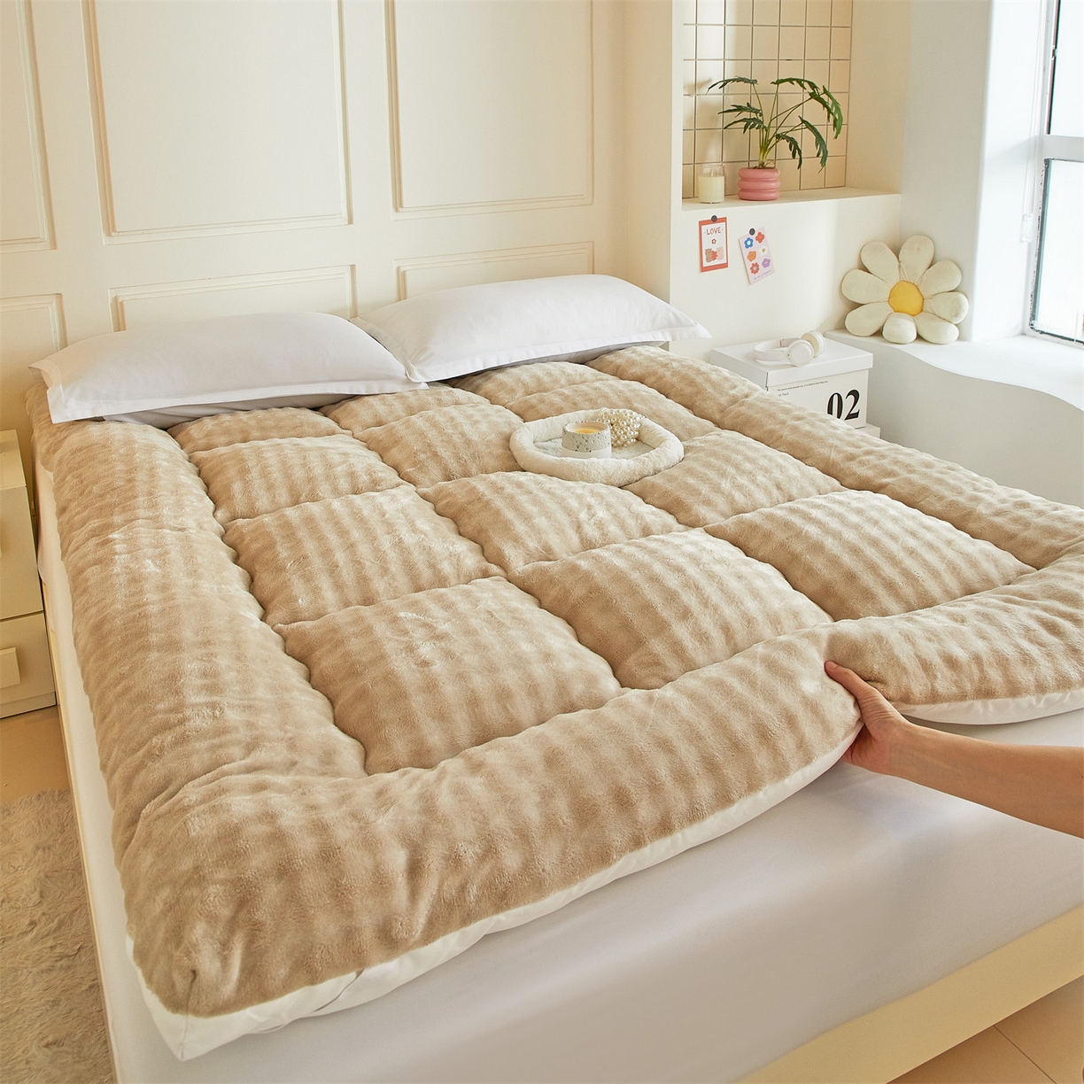 91家纺网 家纺一手货源 找家纺 柒尚 2025新款A类兔兔绒亲肤磨毛羽丝棉垫 卡其