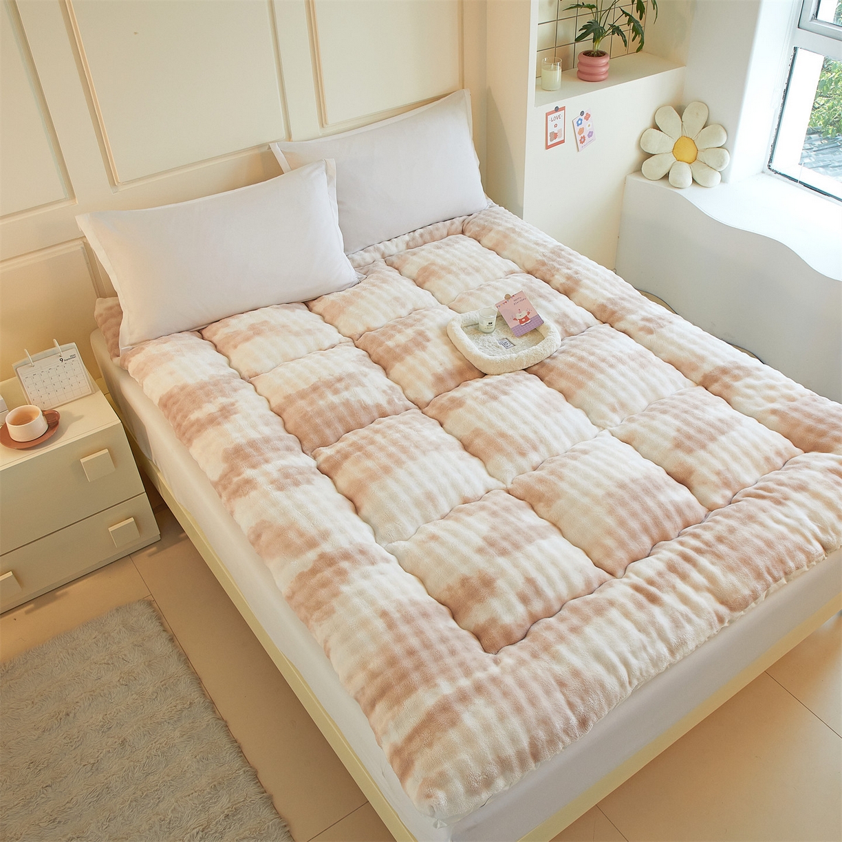 91家纺网 家纺一手货源 找家纺 柒尚 2025新款A类兔兔绒亲肤磨毛羽丝棉垫 梦幻-奶咖色