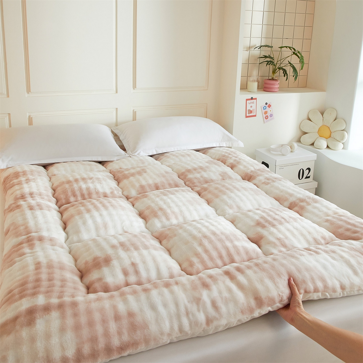 91家纺网 家纺一手货源 找家纺 柒尚 2025新款A类兔兔绒亲肤磨毛羽丝棉垫 梦幻-奶咖色