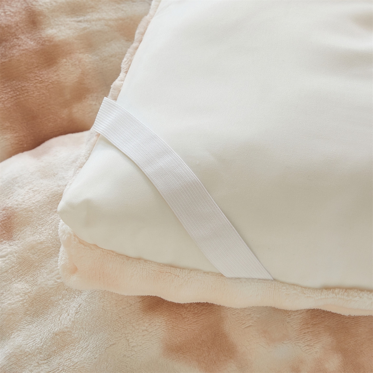 91家纺网 家纺一手货源 找家纺 柒尚 2025新款A类兔兔绒亲肤磨毛羽丝棉垫 梦幻-奶咖色