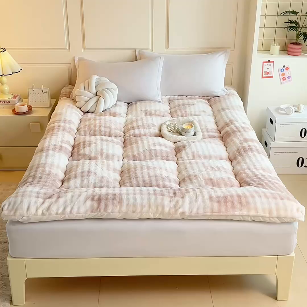 91家纺网 家纺一手货源 找家纺 柒尚 2025新款A类兔兔绒亲肤磨毛羽丝棉垫 梦幻-奶咖色