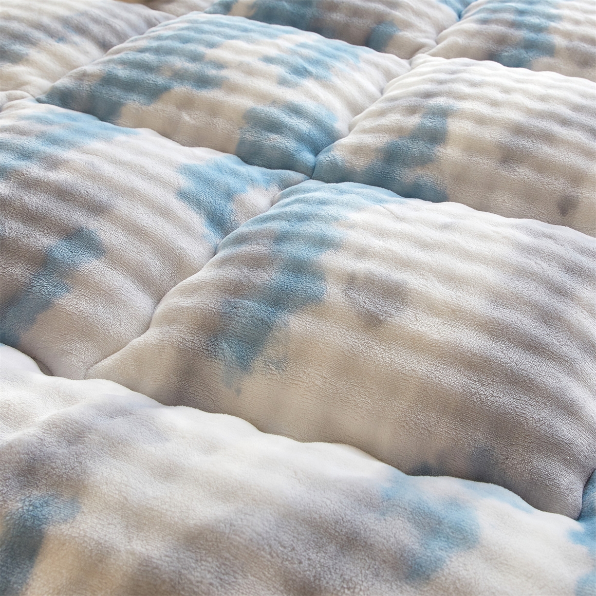 91家纺网 家纺一手货源 找家纺 柒尚 2025新款A类兔兔绒亲肤磨毛羽丝棉垫 梦幻-清水兰