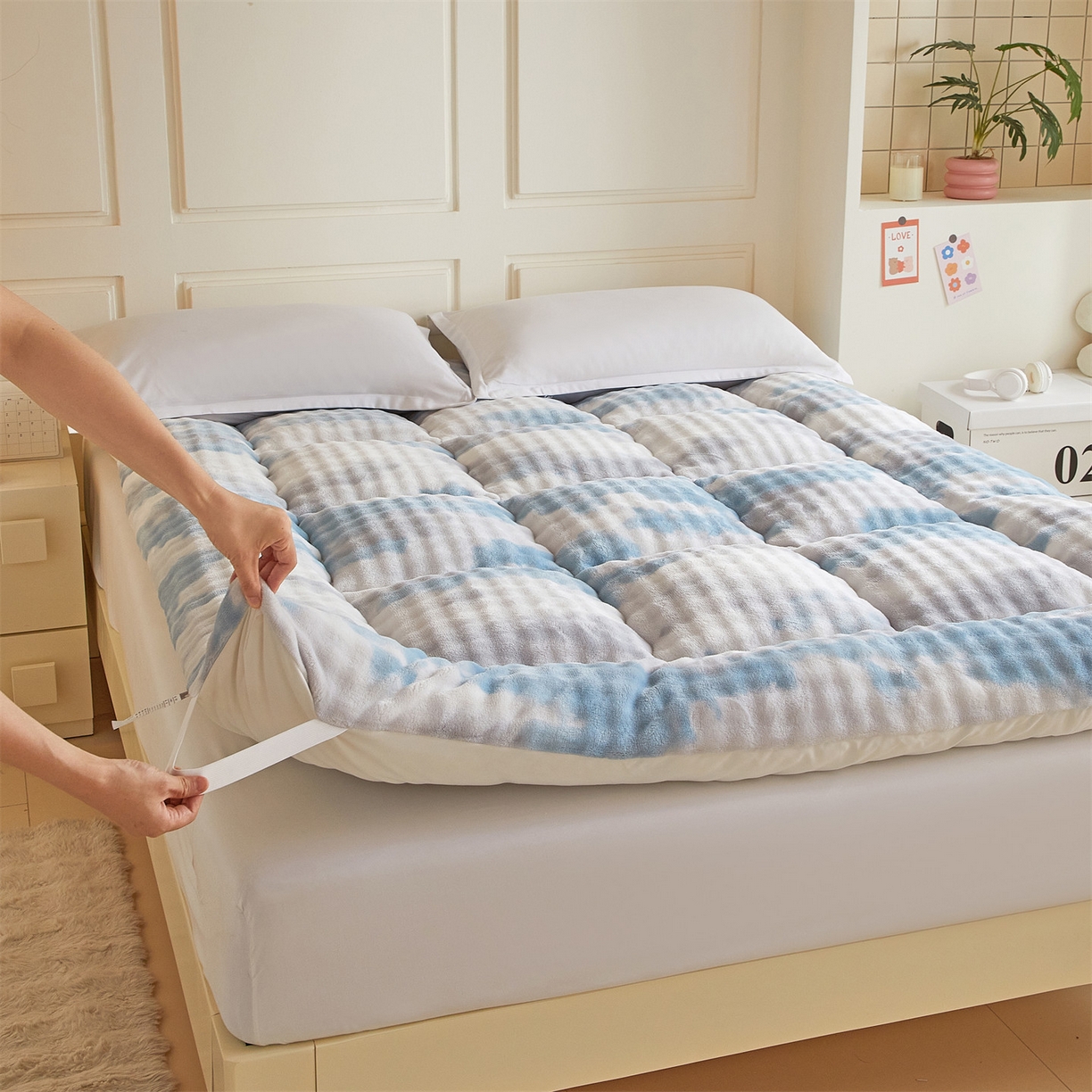 91家纺网 家纺一手货源 找家纺 柒尚 2025新款A类兔兔绒亲肤磨毛羽丝棉垫 梦幻-清水兰