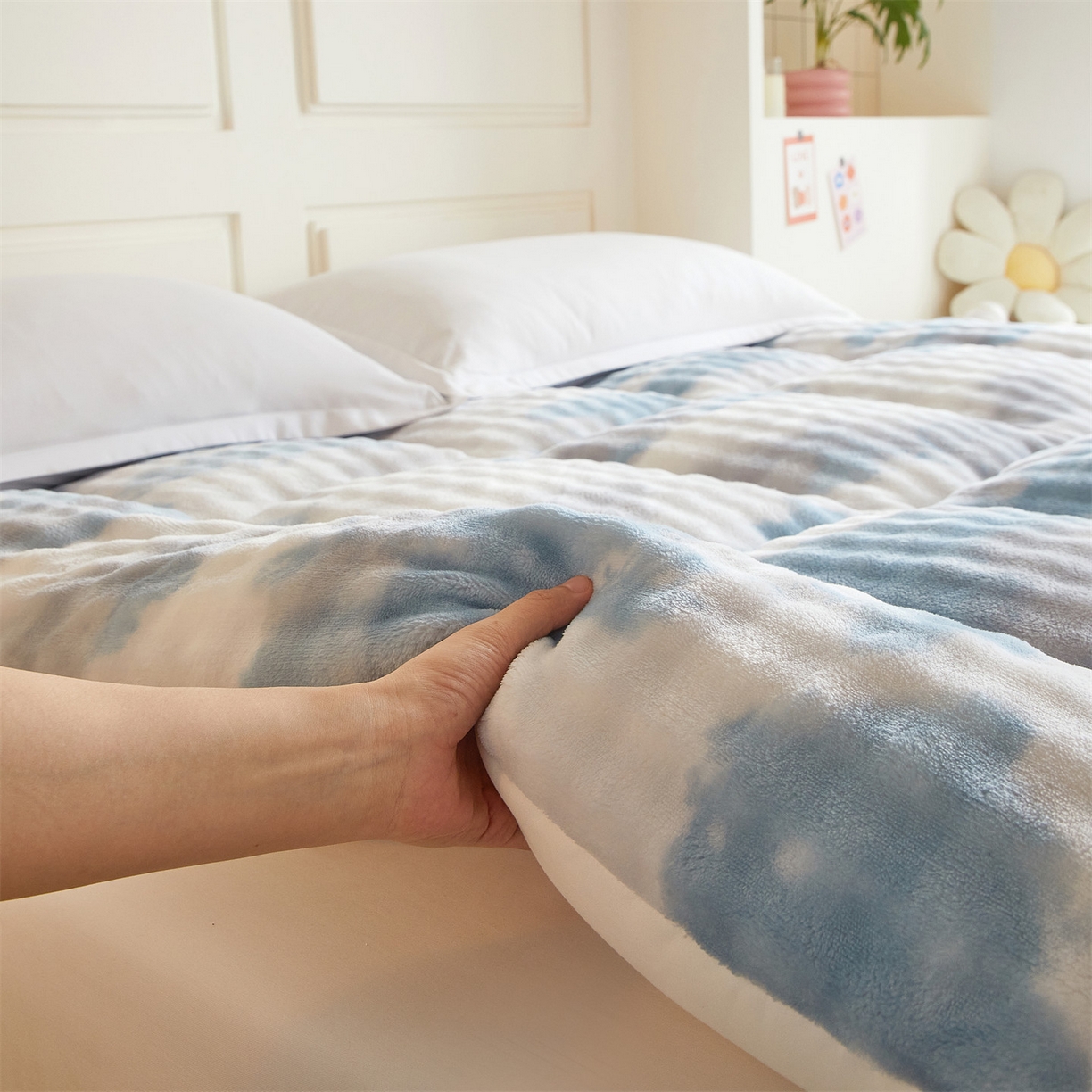 91家纺网 家纺一手货源 找家纺 柒尚 2025新款A类兔兔绒亲肤磨毛羽丝棉垫 梦幻-清水兰