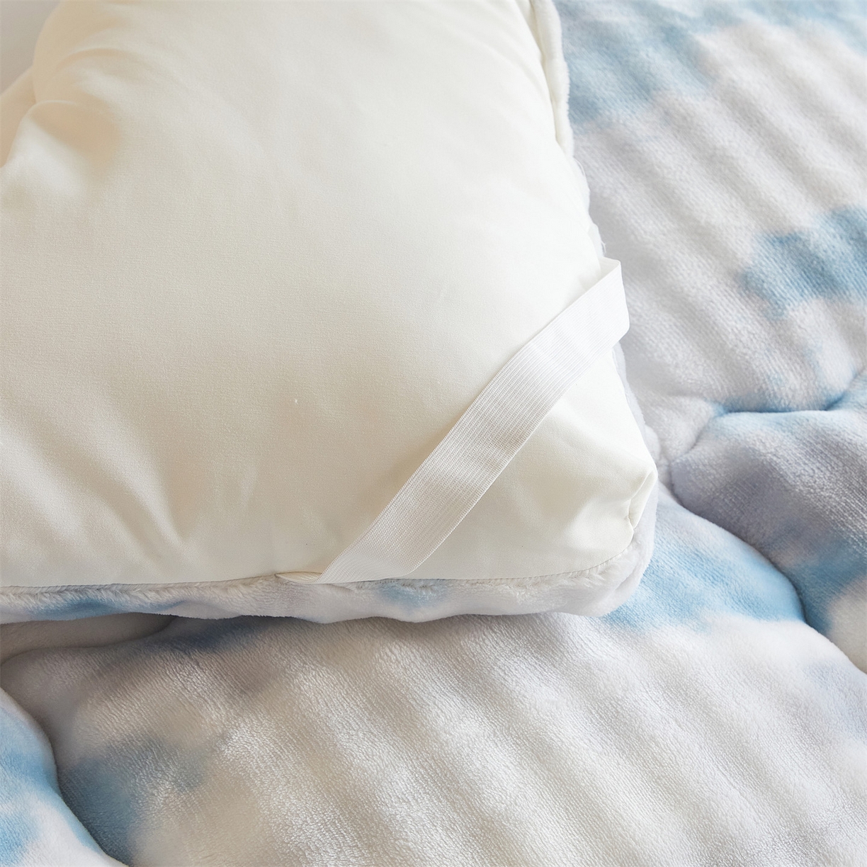 91家纺网 家纺一手货源 找家纺 柒尚 2025新款A类兔兔绒亲肤磨毛羽丝棉垫 梦幻-清水兰