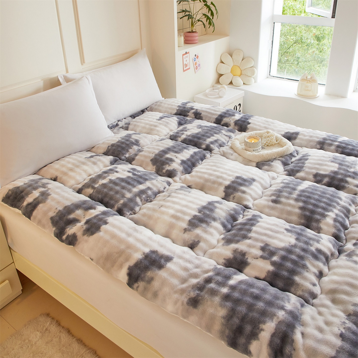 91家纺网 家纺一手货源 找家纺 柒尚 2025新款A类兔兔绒亲肤磨毛羽丝棉垫 梦幻-丝雾灰