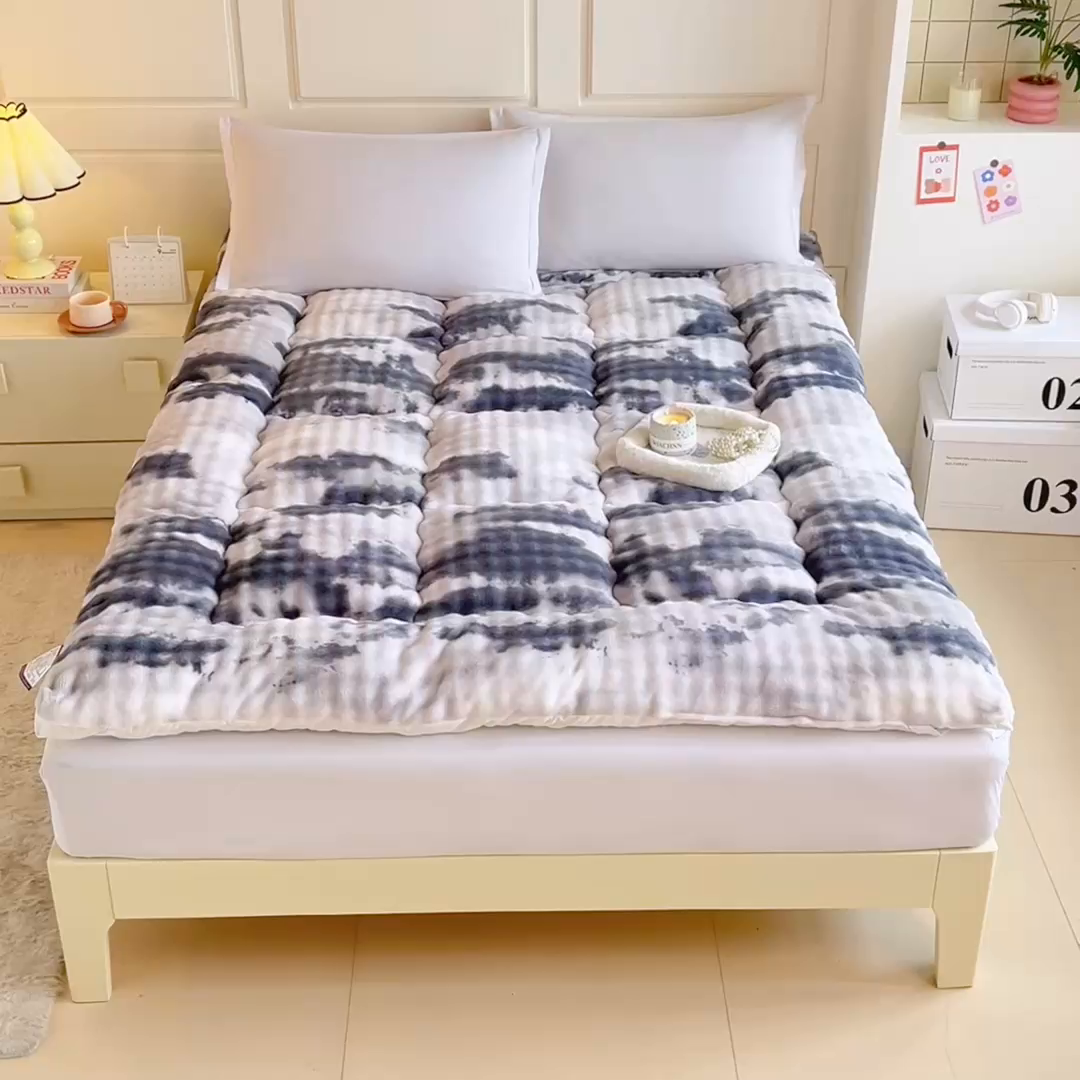 91家纺网 家纺一手货源 找家纺 柒尚 2025新款A类兔兔绒亲肤磨毛羽丝棉垫 梦幻-丝雾灰