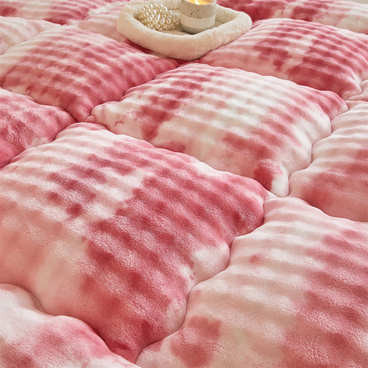 91家纺网 家纺一手货源 找家纺 柒尚 2025新款A类兔兔绒亲肤磨毛羽丝棉垫 梦幻-胭脂红