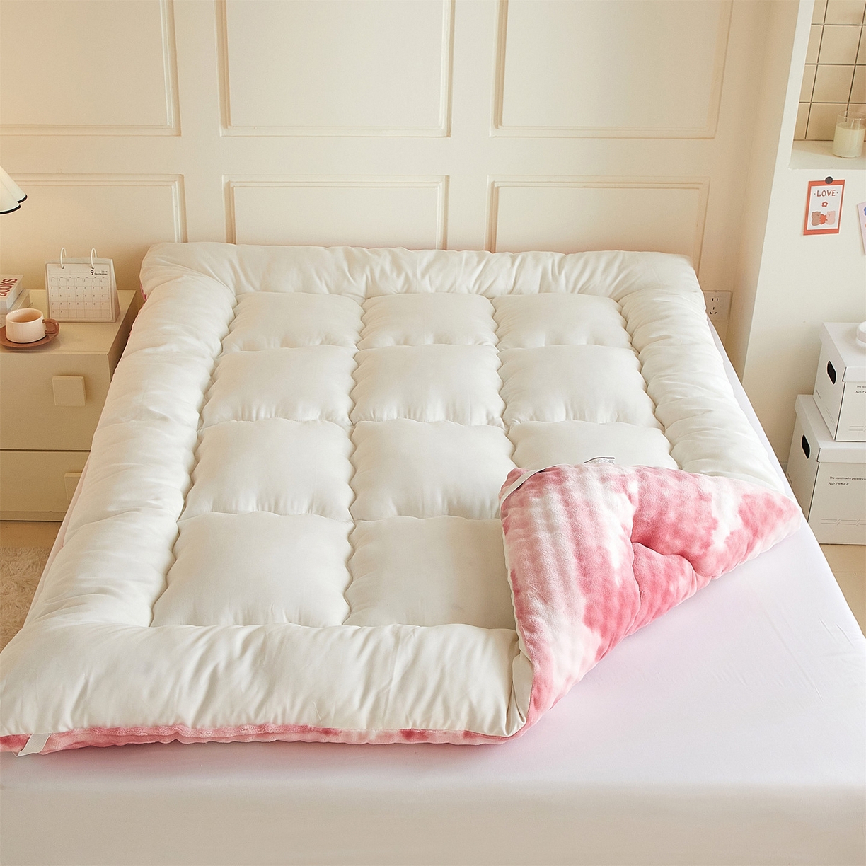 91家纺网 家纺一手货源 找家纺 柒尚 2025新款A类兔兔绒亲肤磨毛羽丝棉垫 梦幻-胭脂红