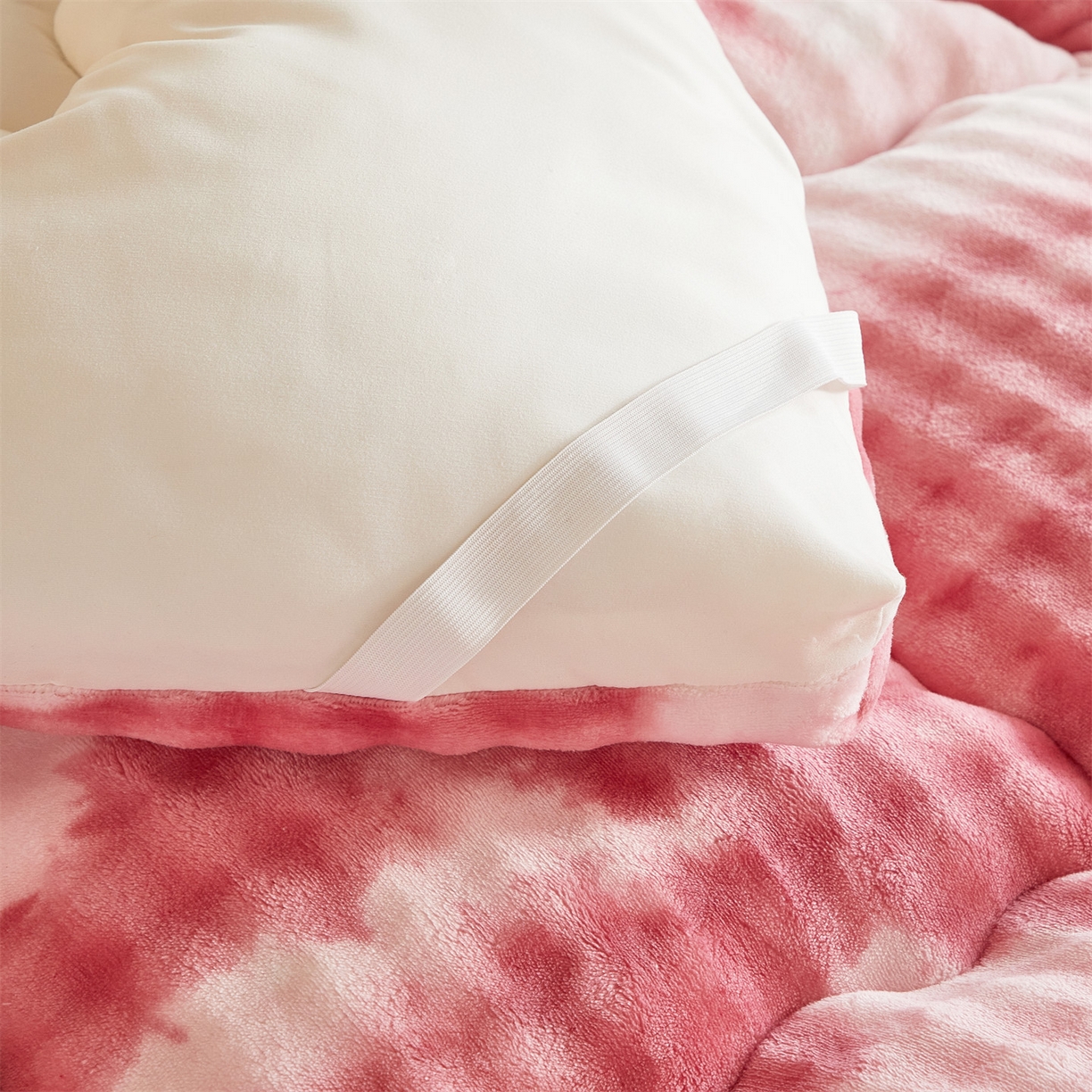 91家纺网 家纺一手货源 找家纺 柒尚 2025新款A类兔兔绒亲肤磨毛羽丝棉垫 梦幻-胭脂红