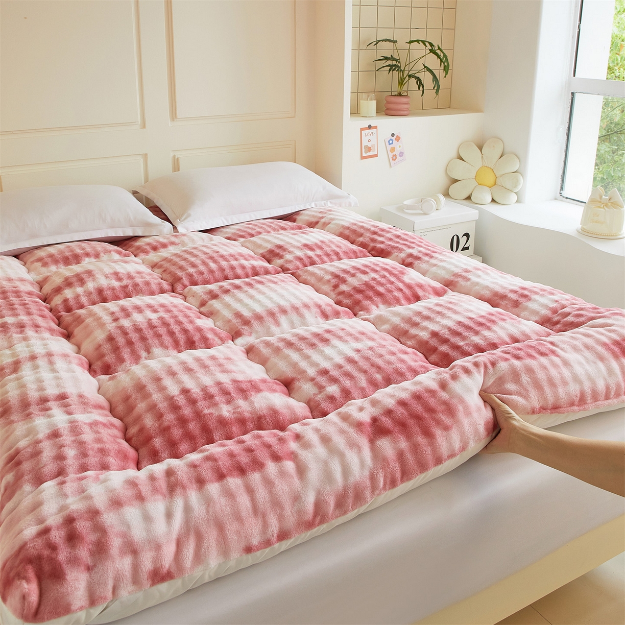 91家纺网 家纺一手货源 找家纺 柒尚 2025新款A类兔兔绒亲肤磨毛羽丝棉垫 梦幻-胭脂红