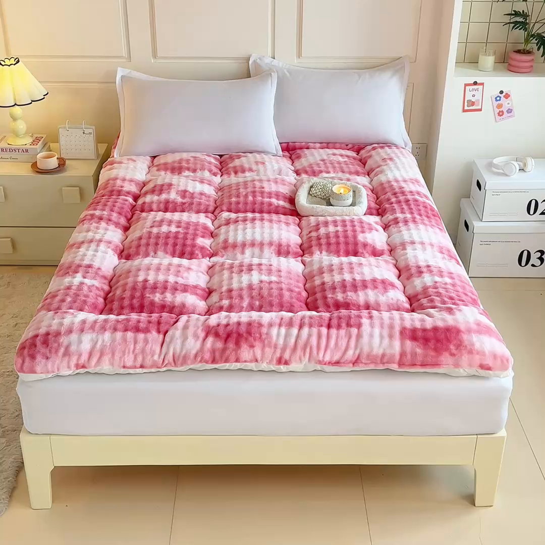 91家纺网 家纺一手货源 找家纺 柒尚 2025新款A类兔兔绒亲肤磨毛羽丝棉垫 梦幻-胭脂红