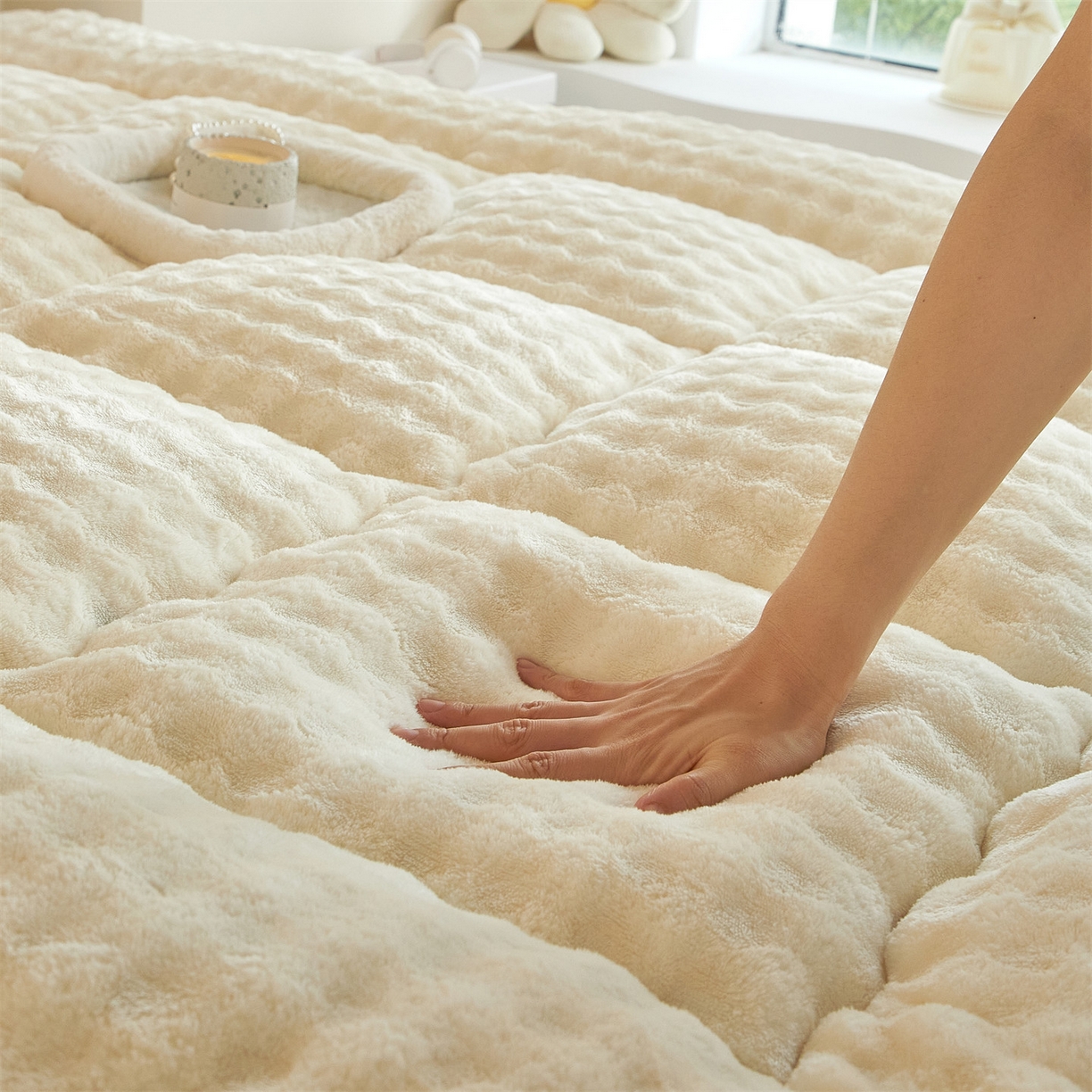 91家纺网 家纺一手货源 找家纺 柒尚 2025新款A类兔兔绒亲肤磨毛羽丝棉垫 奶油黄