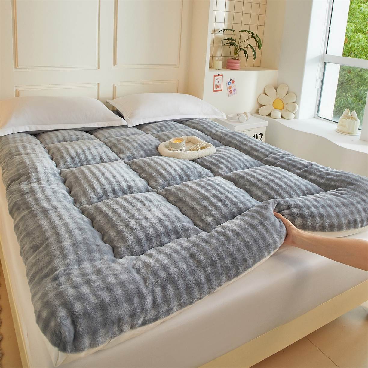 91家纺网 家纺一手货源 找家纺 柒尚 2025新款A类兔兔绒亲肤磨毛羽丝棉垫 雾灰