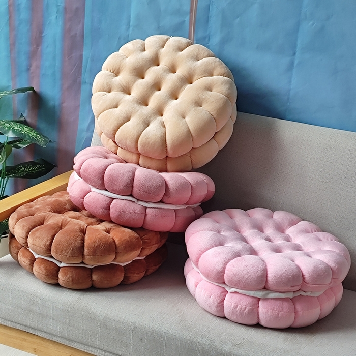 91家纺网 家纺一手货源 找家纺 （总）李帅家居新款夹心饼干坐垫饼干抱枕靠垫装饰家用毛绒创意垫沙发垫