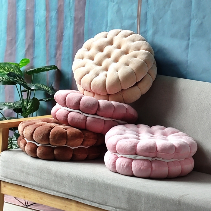 91家纺网 家纺一手货源 找家纺 （总）李帅家居新款夹心饼干坐垫饼干抱枕靠垫装饰家用毛绒创意垫沙发垫