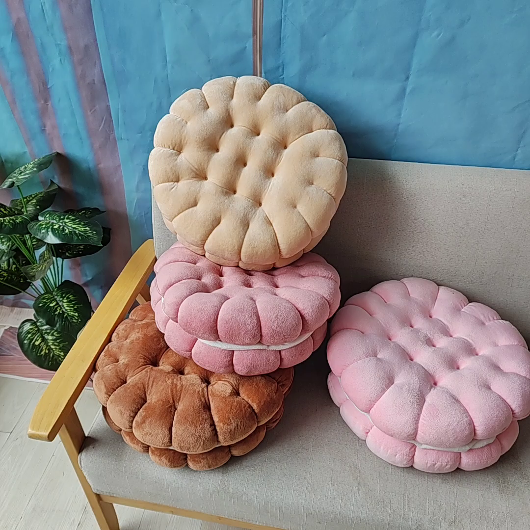 91家纺网 家纺一手货源 找家纺 （总）李帅家居新款夹心饼干坐垫饼干抱枕靠垫装饰家用毛绒创意垫沙发垫