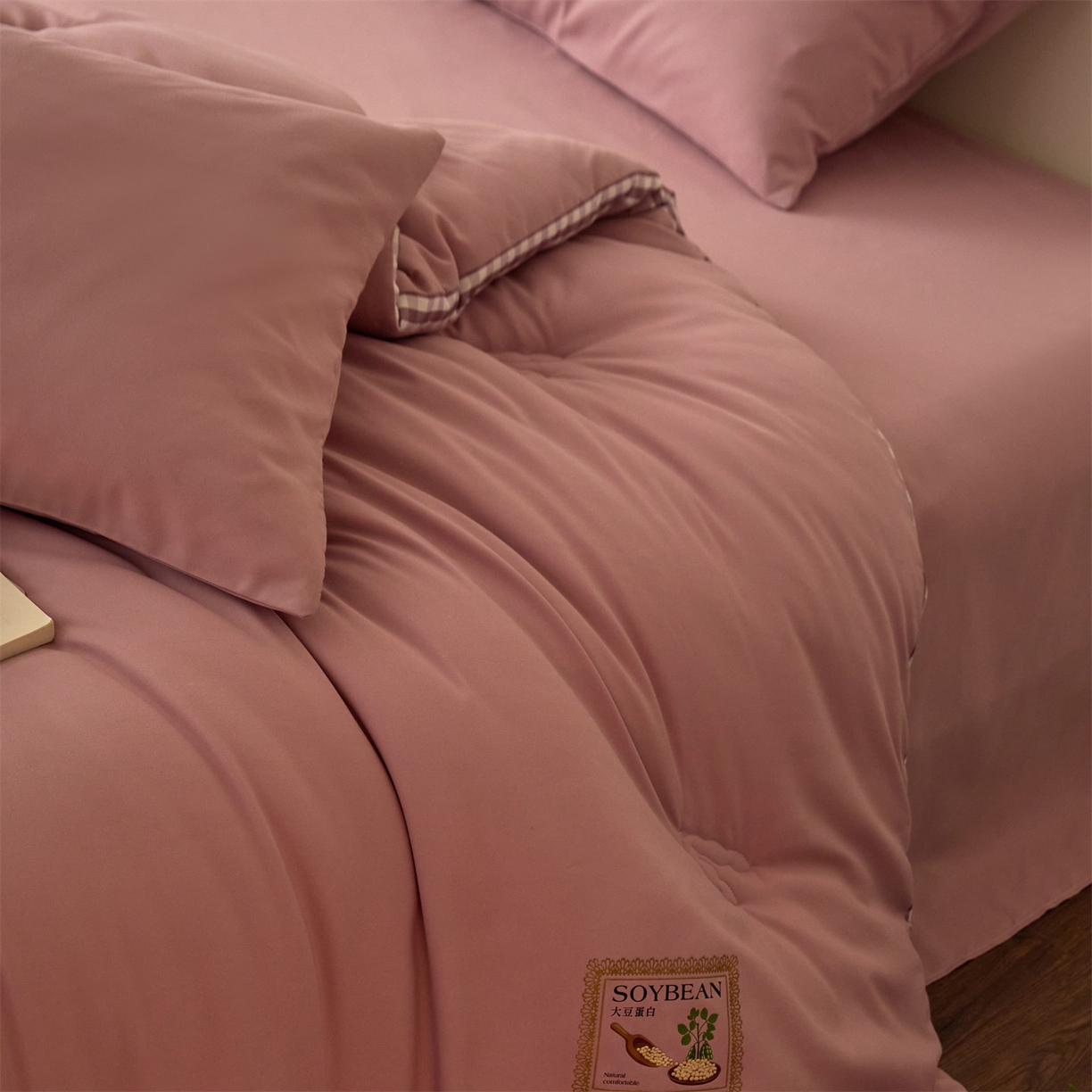 91家纺网 家纺一手货源 找家纺 头等舱  2025新款四季棉纯色A类20大豆7A抗菌秋冬被（空镜） 谧境-豆沙粉