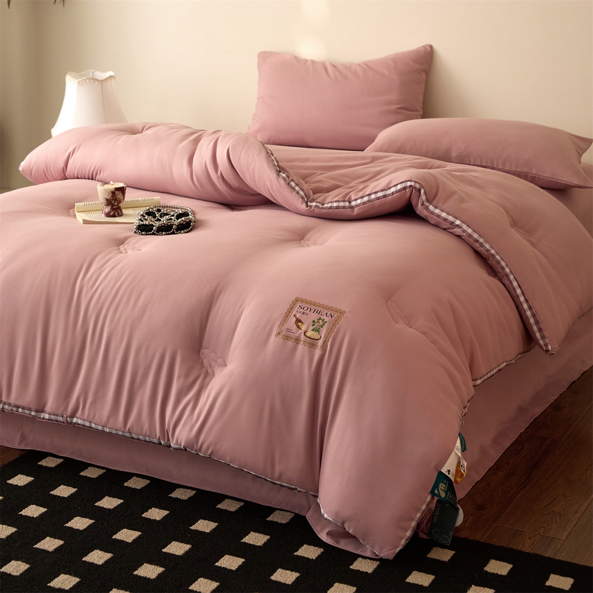 91家纺网 家纺一手货源 找家纺 头等舱  2025新款四季棉纯色A类20大豆7A抗菌秋冬被（空镜） 谧境-豆沙粉
