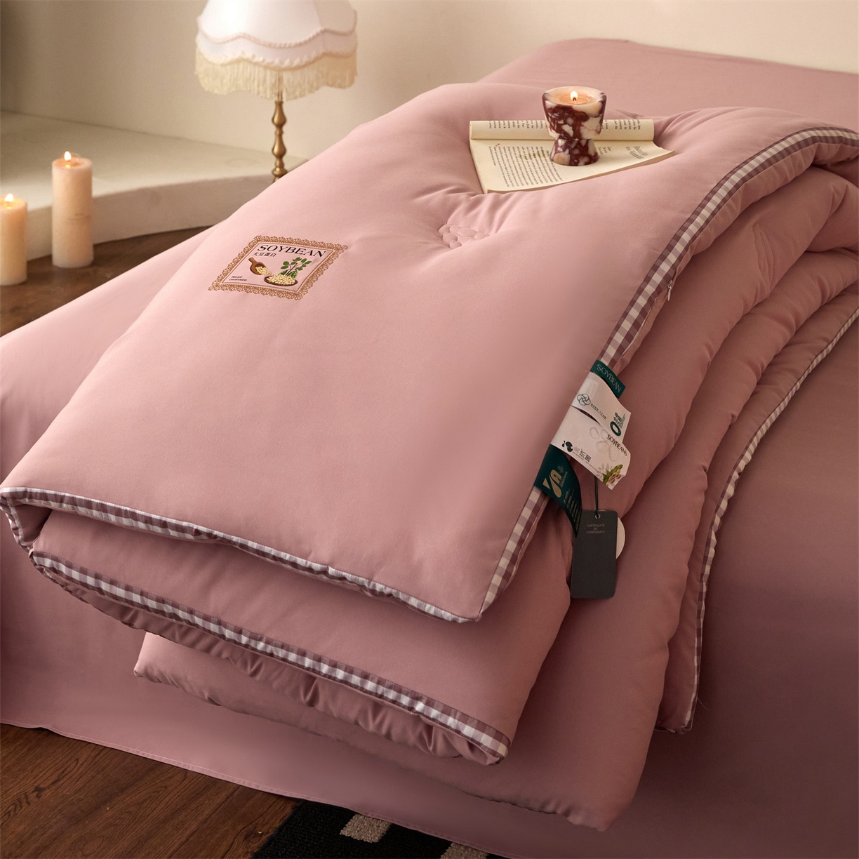 91家纺网 家纺一手货源 找家纺 头等舱  2025新款四季棉纯色A类20大豆7A抗菌秋冬被（空镜） 谧境-豆沙粉