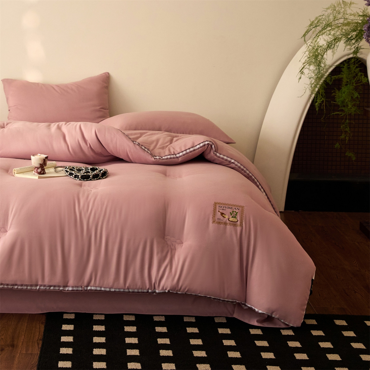 91家纺网 家纺一手货源 找家纺 头等舱  2025新款四季棉纯色A类20大豆7A抗菌秋冬被（空镜） 谧境-豆沙粉