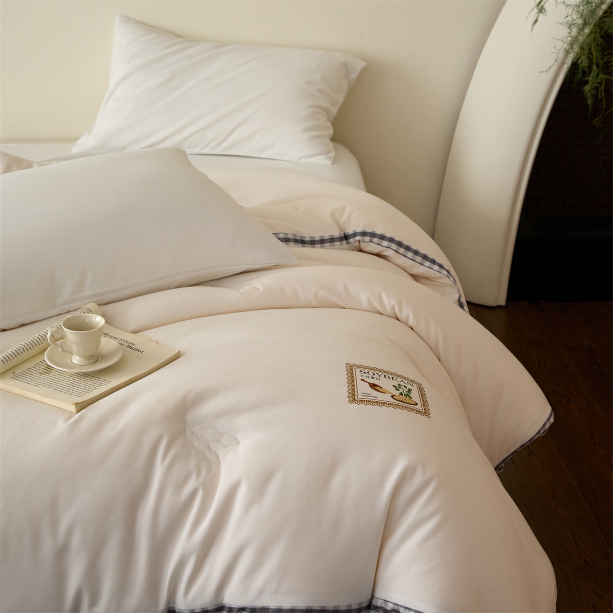 91家纺网 家纺一手货源 找家纺 头等舱  2025新款四季棉纯色A类20大豆7A抗菌秋冬被（空镜） 谧境-奶白