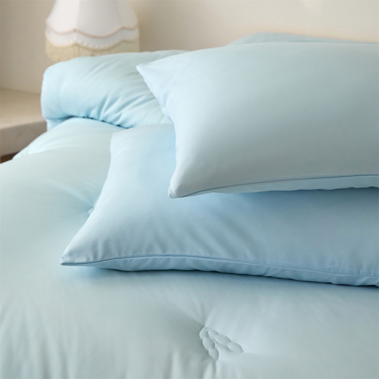 91家纺网 家纺一手货源 找家纺 头等舱  2025新款四季棉纯色A类20大豆7A抗菌秋冬被（空镜） 谧境-水蓝